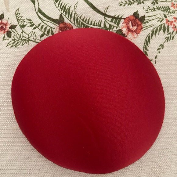 Rhonda Shear Pin Up Style Red Lace Bra - Picture 5 of 6